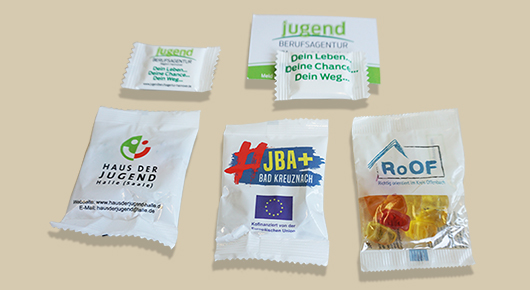 Süßes in kleinen Tüten Süßes in kleinen Tüten