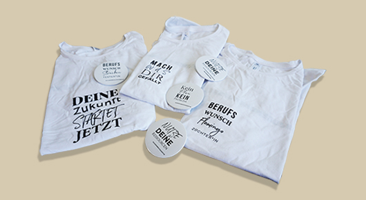 T-Shirts und passende Buttons T-Shirts und passende Buttons