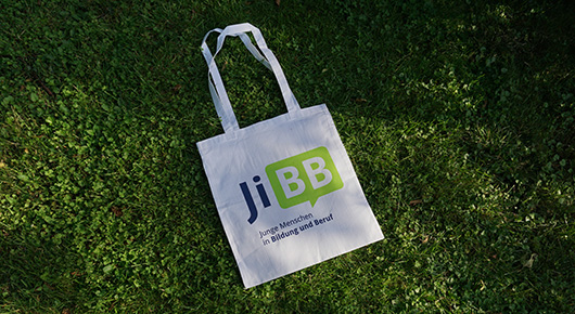 Weier Stoffbeutel von Junge Menschen in Bildung und Beruf, Mnchen