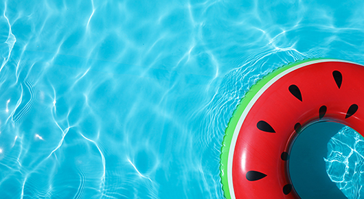 Schwimmreifen im Wasser